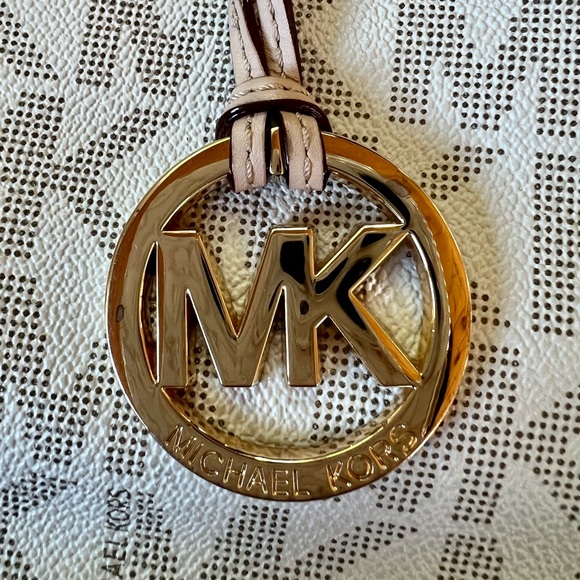 Michael Kors Jet Set Tote - Gently Used - Picture 4 of 9